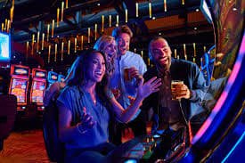 Real Dealer ဖြင့် Live Baccarat ကစားနေသောမြင်ကွင်း
